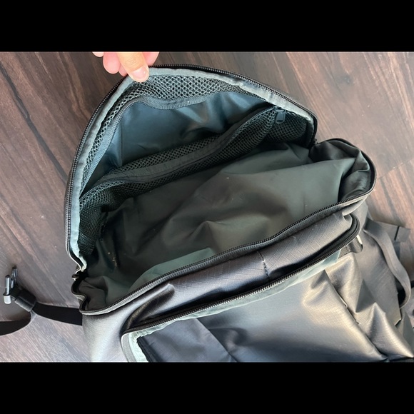 Timbuk2 carry-on travel backpack 40L - Picture 5 of 6
